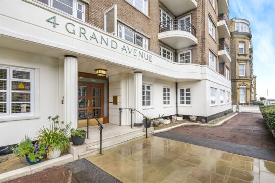 Grand Avenue, Hove, BN3 2LE