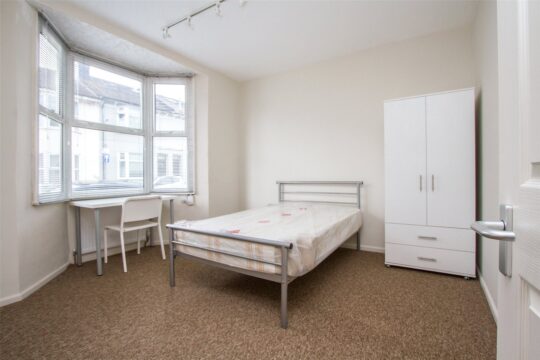 Edinburgh Road, Brighton, East Sussex, BN2 3HY