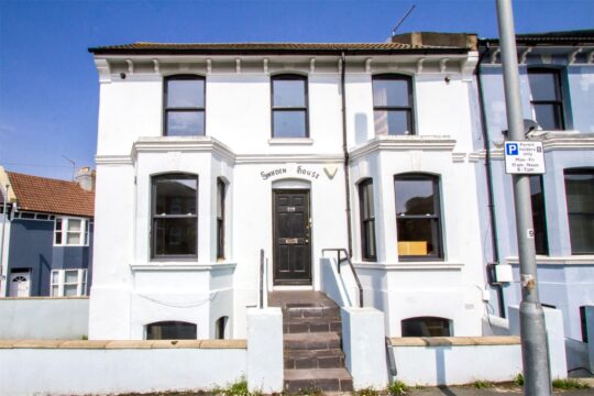 Queens Park Road, Brighton, BN2 9XJ