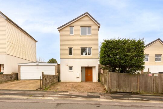 Bevendean Road, Brighton, East Sussex, BN2 4FN